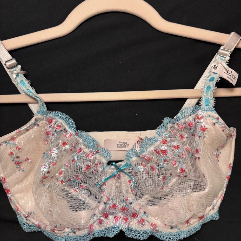 Victoria’s Secret Floral Embroidered Lace Bra | NWT